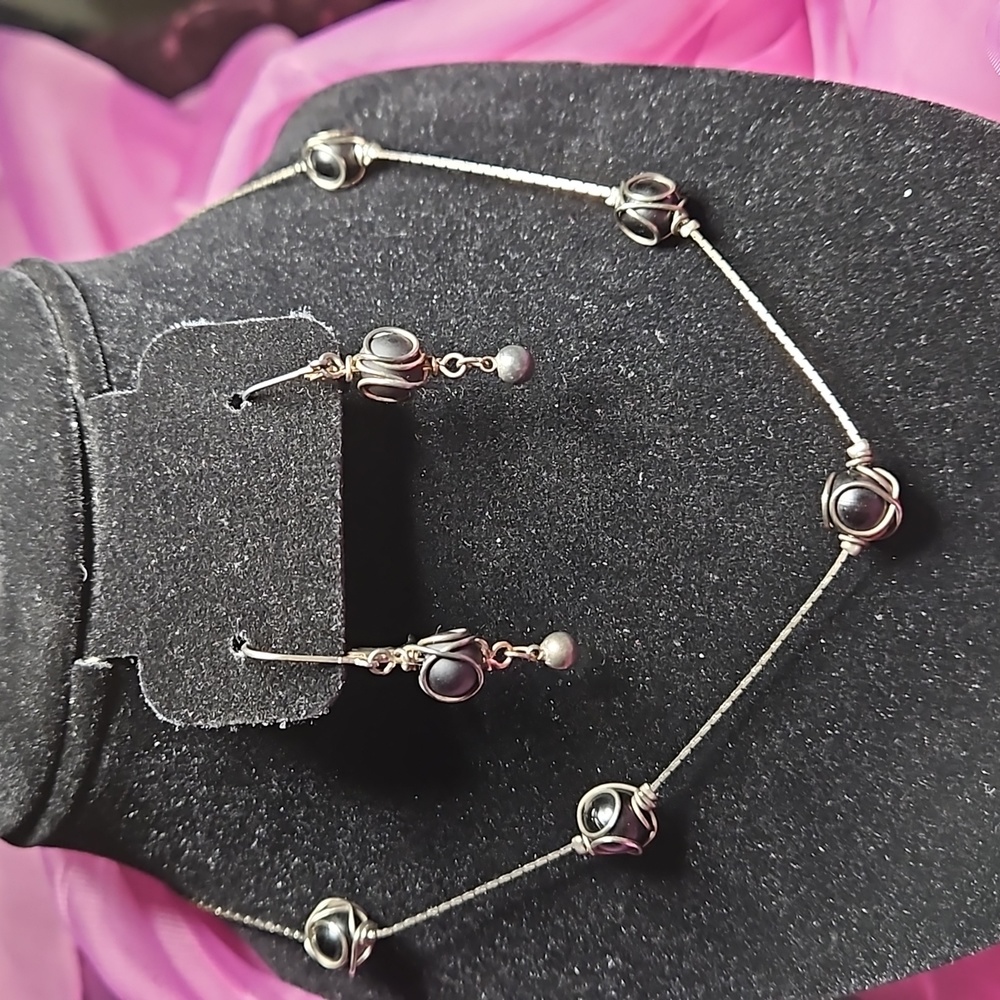 Vintage black bead necklace with matching earrings. ✨️